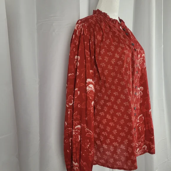 🌻Sundance Red Floral Blouse - Picture 4 of 10